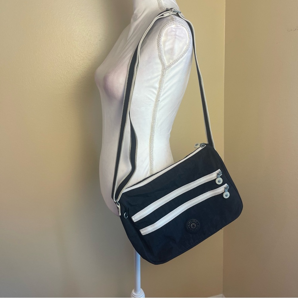 Kipling Alvar Black Nylon Multi Pocket
Crossbody Bag Adjustable Strap Travel